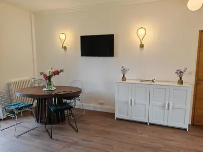 Télévision ou salle de divertissement dans l'établissement Domaine de L'isle Maniere