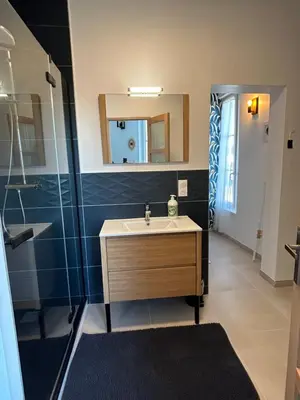 Salle de bains dans l'établissement Appartement Cote des Isles