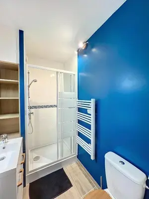 Salle de bains dans l'établissement JUNO Appart