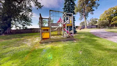 Aire de jeux pour enfants de l'établissement La Clef Decamp Domaine de Lalie 20pers piscine tennis, 8min mer