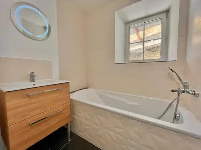 Salle de bains dans l'établissement T2 Rez-de-chaussée, Le Victor Hugo