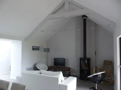 Télévision ou salle de divertissement dans l'établissement Le 107 grande maison accès direct et vue sur mer