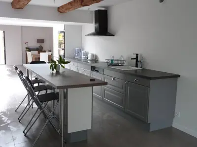 Cuisine ou kitchenette dans l'établissement Le 107 grande maison accès direct et vue sur mer