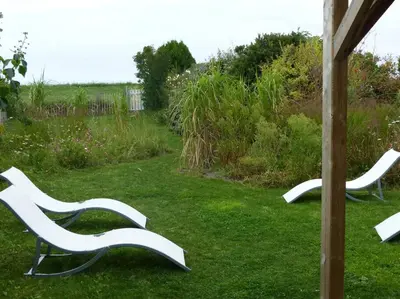 Jardin de l'établissement Le 107 grande maison accès direct et vue sur mer