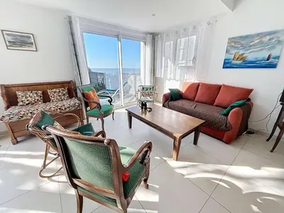 Coin salon dans l'établissement Villa moderne 5 chambres au bord de la plage avec parking inclus - FR-1-361-540