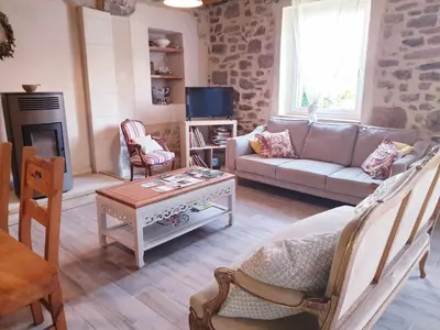 Coin salon dans l'établissement Le Refuge des Chouettes
