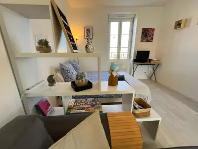 Coin salon dans l'établissement Beau Studio avec vue sur Mer et parking gratuit
