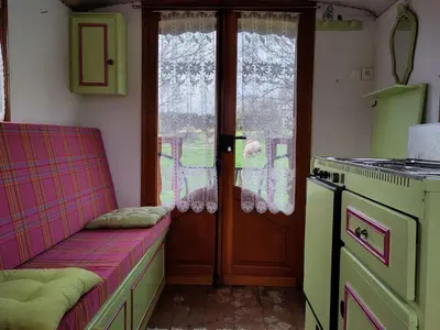 Cuisine ou kitchenette dans l'établissement Chez Marie Roulotte