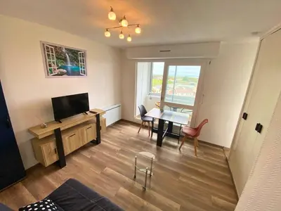 Télévision ou salle de divertissement dans l'établissement Ancre - Vue sur Mer - Port Courseulles-sur-Mer