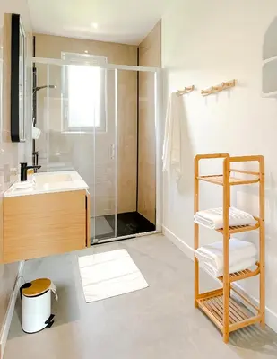Salle de bains dans l'établissement La Villa des Hortensias