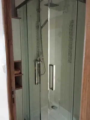 Salle de bains dans l'établissement La Salamandre