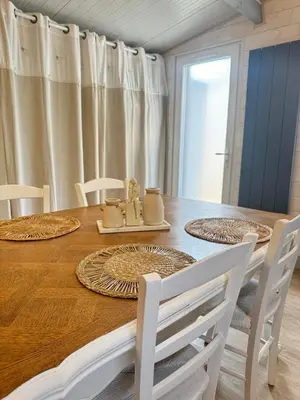Coin salon dans l'établissement Face aux Isles