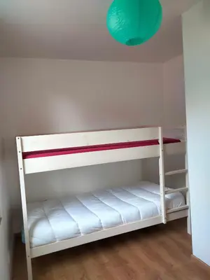 Un ou plusieurs lits dans un hébergement de l'établissement Maison avec jardin Cherbourg