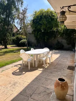 Jardin de l'établissement L'Ecrin de Famille Maison Mer & Bourg Gold Beach