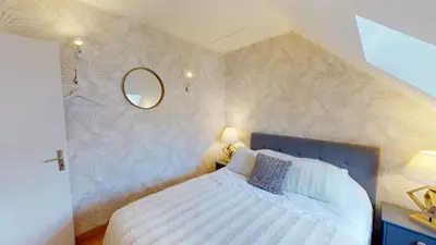 Un ou plusieurs lits dans un hébergement de l'établissement La Clef Decamp Villa et Cour Paradis 22 pers billard 20 min mer
