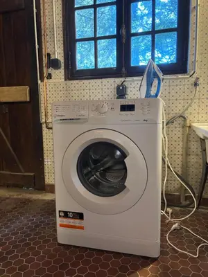 Plan de l'établissement Chant des mouettes Maison rénovée spacieuse tout confort grand jardin belle terrasse aménagée parking 8 personnes 4 sdb 5 wc à 10 mn à pied de la mer Port en Bessin tous commerces restaurants proche Omaha Beach