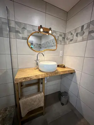 Salle de bains dans l'établissement Gîte de Monthardrou