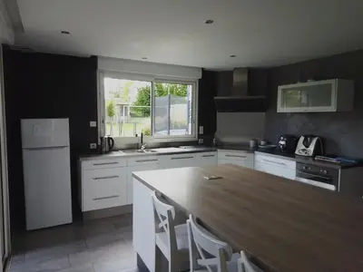Cuisine ou kitchenette dans l'établissement Maison 15 min du Mont St Michel
