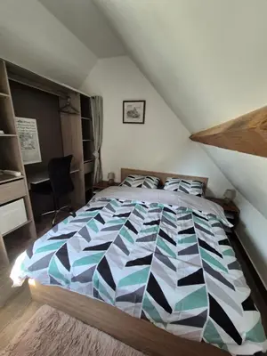 Un ou plusieurs lits dans un hébergement de l'établissement chambre indépendante chez l'habitant plein centre de Sainte Mère église