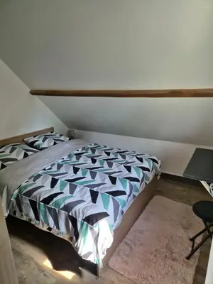 Un ou plusieurs lits dans un hébergement de l'établissement chambre indépendante chez l'habitant plein centre de Sainte Mère église