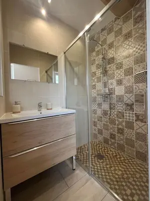 Salle de bains dans l'établissement Le Petit Portais