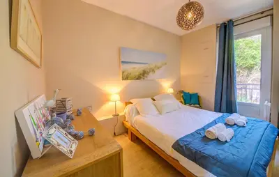 Un ou plusieurs lits dans un hébergement de l'établissement Beautiful Apartment In Cancale