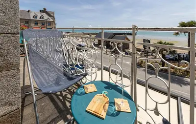 Balcon ou terrasse dans l'établissement Beautiful Apartment In Cancale