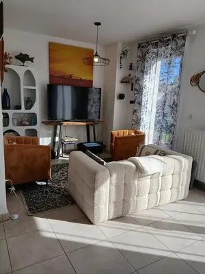 Télévision ou salle de divertissement dans l'établissement Bagatelle