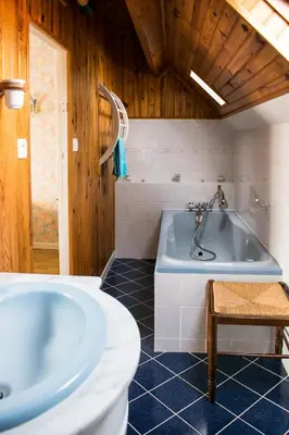 Salle de bains dans l'établissement Séjour détente à deux pas de la mer Gîte de caractère