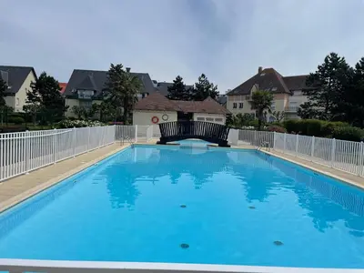 Piscine de l'établissement L'ALOUETTE maison 4/5pers PISCINE/MER Cabourg à pied ou située à proximité