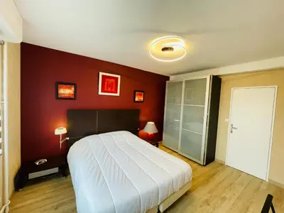 Un ou plusieurs lits dans un hébergement de l'établissement Yucca, Appartement avec garage privé et balcon