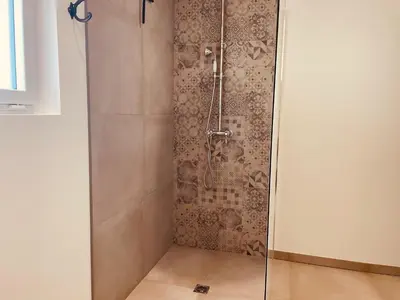 Salle de bains dans l'établissement Gîte chez René
