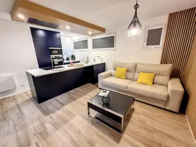 Cuisine ou kitchenette dans l'établissement Mont Gîte Des Herbus Puccinellie avec Jacuzzi 2 personnes entre Granville et Mont Saint Michel