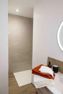 Un ou plusieurs lits dans un hébergement de l'établissement appartements guesthouse1 et guesthouse2 sword beach