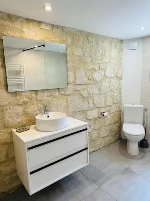 Salle de bains dans l'établissement Demeure rénovée front de mer
