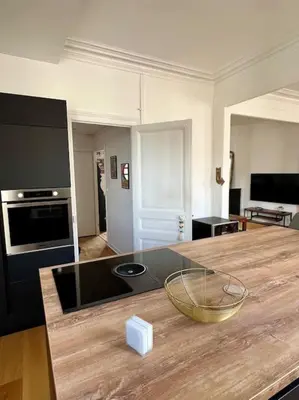 Cuisine ou kitchenette dans l'établissement Grand appartement vue théâtre Hyper Centre