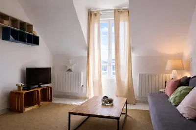 Télévision ou salle de divertissement dans l'établissement Les Terrasses