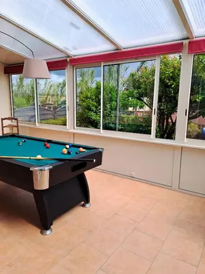 Billard dans l'établissement Le Caprice de la mer - maison avec véranda, jardin