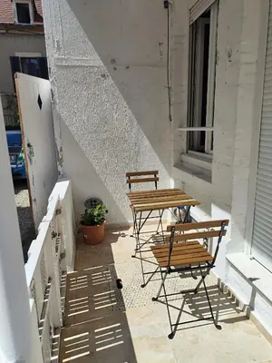 Balcon ou terrasse dans l'établissement Charmant logement à Luc-sur-Mer - 100m de la Plage