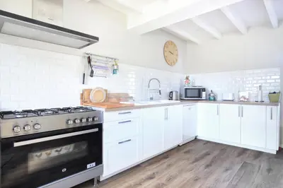 Cuisine ou kitchenette dans l'établissement Le Cottage des Pêcheurs - Charmante Maison pour 6