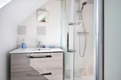 Salle de bains dans l'établissement Le Cottage des Pêcheurs - Charmante Maison pour 6
