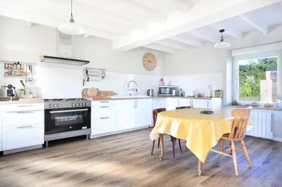 Cuisine ou kitchenette dans l'établissement Le Cottage des Pêcheurs - Charmante Maison pour 6