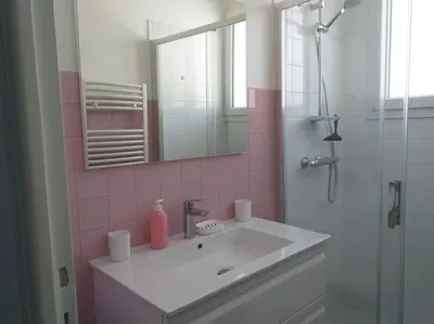 Salle de bains dans l'établissement Le Plongeoir