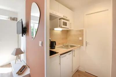 Cuisine ou kitchenette dans l'établissement Chez Flora - Appt pour 4 proche de la plage