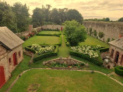 Jardin de l'établissement Villa des Forges Périers