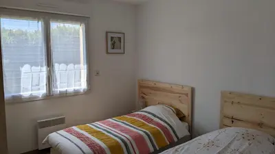 Un ou plusieurs lits dans un hébergement de l'établissement Un tour dans la Manche - A 500 m de la plage