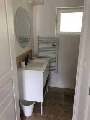 Salle de bains dans l'établissement La Saint Comienne