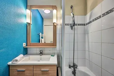 Salle de bains dans l'établissement Résidence Port Guillaume - maeva Home - Appartement 3 pièces 6 personnes - Budget MAE-9231