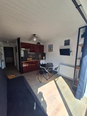 Cuisine ou kitchenette dans l'établissement Maisonnette îlot vacances