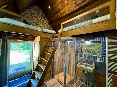 Salle de bains dans l'établissement La Clef Decamp Moulin du Gast 35pers jacuzzi sauna billard baby